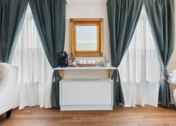 Beautiful - King Bed - Free Waffle Breakfast