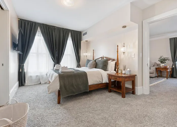 Beautiful - King Bed - Free Waffle Breakfast Geneva