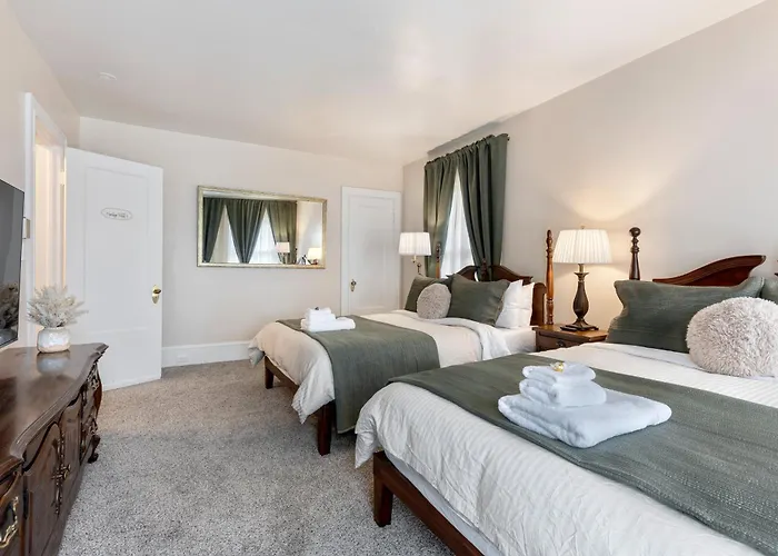 Beautiful - King Bed - Free Waffle Breakfast